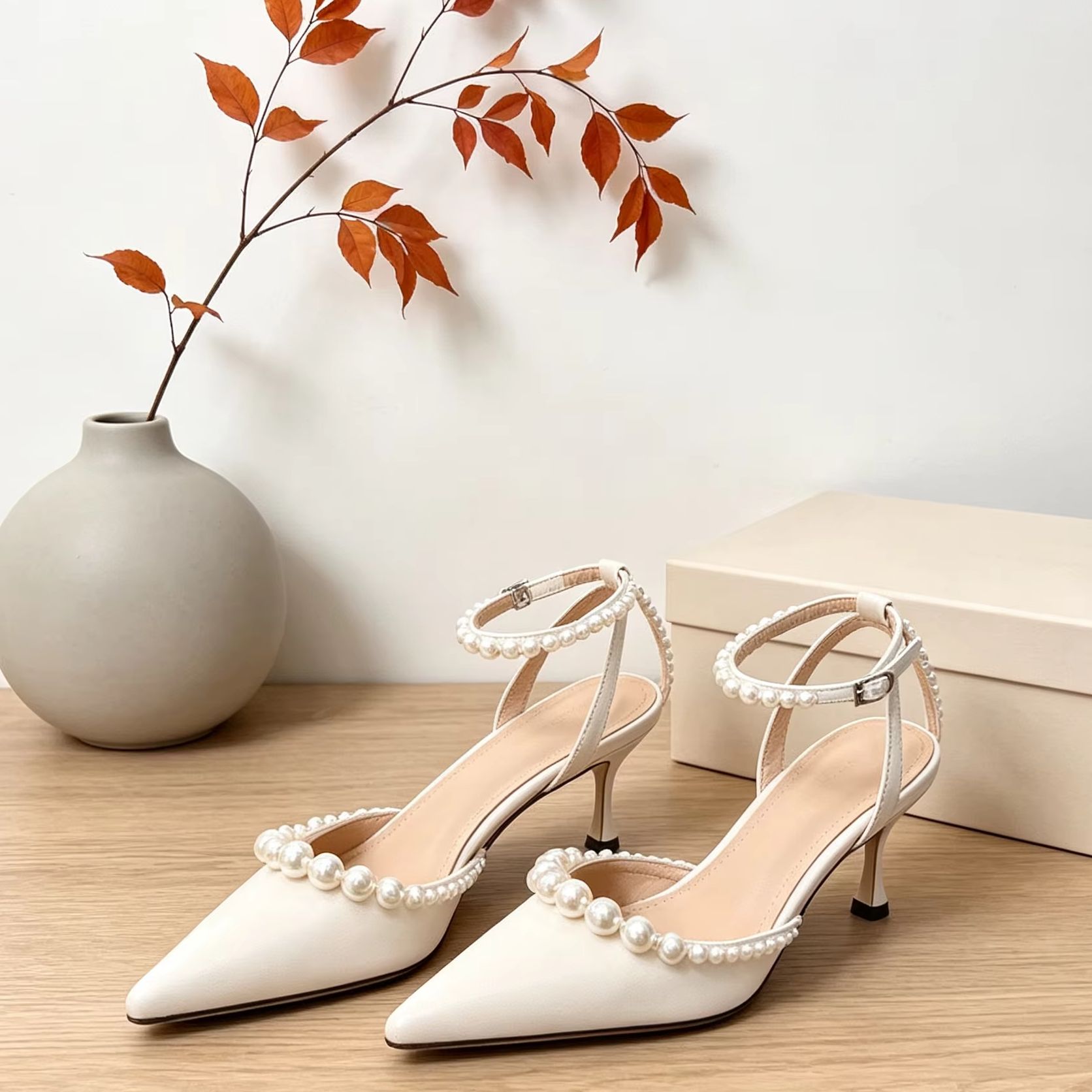 Kitten Heel Women - Women's White Leather Pointed Kitten Heels