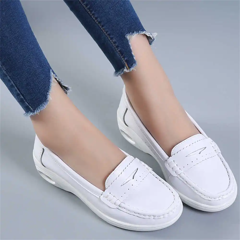 Thick Sole Slipon White Traine - огляд і ціна Elderly Women Formal Wear