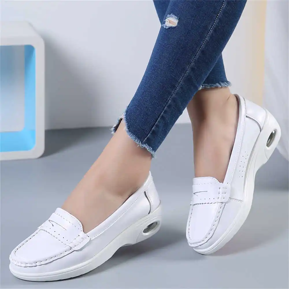 Thick Sole Slipon White Traine - огляд і ціна Elderly Women Formal Wear