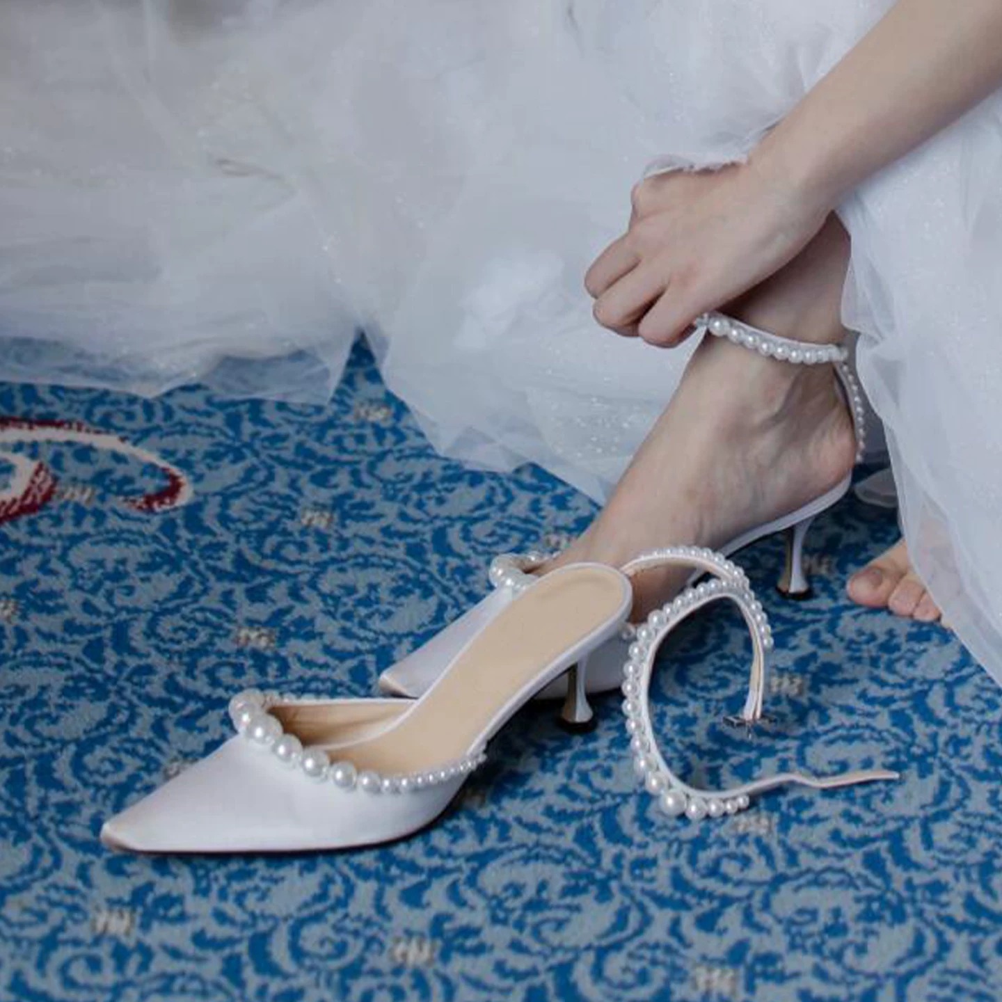 Women's White Leather Pointed  - огляд і ціна Kitten Heel Women