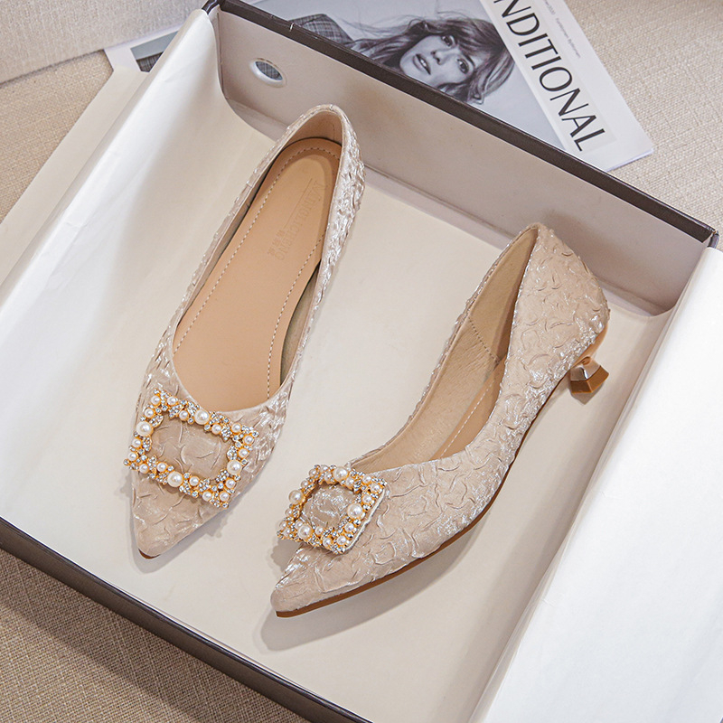 Ivory Textured Satin Pointed T - огляд і ціна Kitten Heel Women